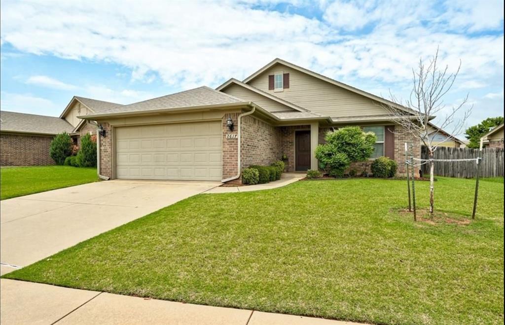 Welcome home to one of Edmond's highly sought after neighborhoods, Valencia Park! Fabulous location just off Lake Hefner Parkway with easy access to shopping, dining and the turnpike! Sitting in the Deer Creek school system, and only 15 minutes away from either Downtown Edmond, or the exciting Chisholm Creek development! Greeted with a spacious living room when you walk through the door, two separate dining areas, and "L" shaped kitchen. It includes essential appliances (refrigerator, microwave, and dishwasher)! Your future evenings and weekends are filled with plenty of fine dining and entertainment options! As well as quiet evening walks through the neighborhood.
Tenant to verify school districts.

Utilities are paid by tenant.