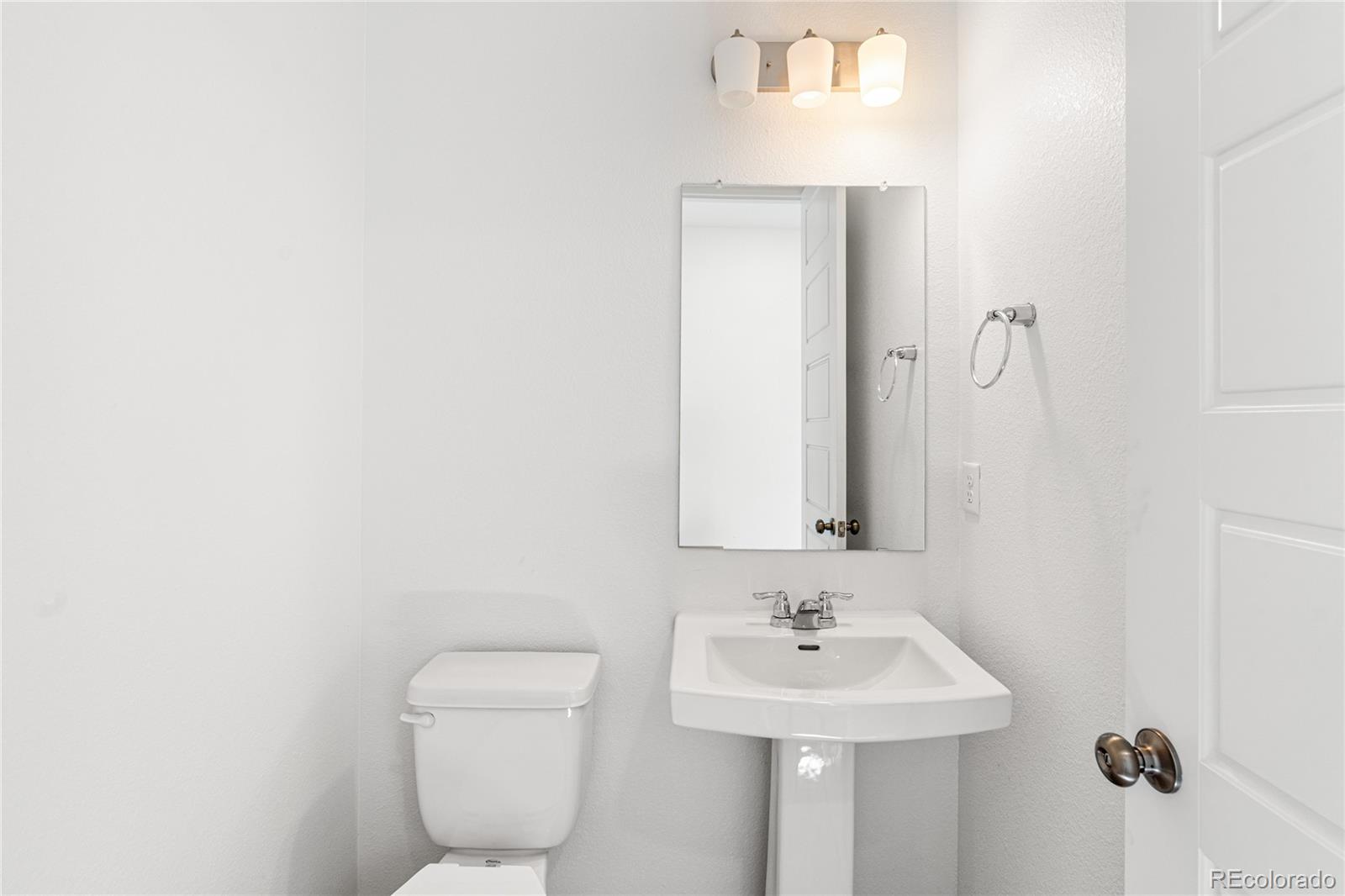 8848 Whiteclover Street