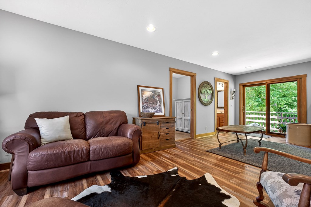 2246 Hidden Cove Rd