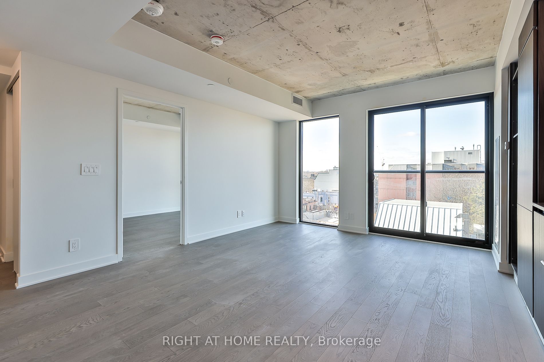2720 W Dundas St 509