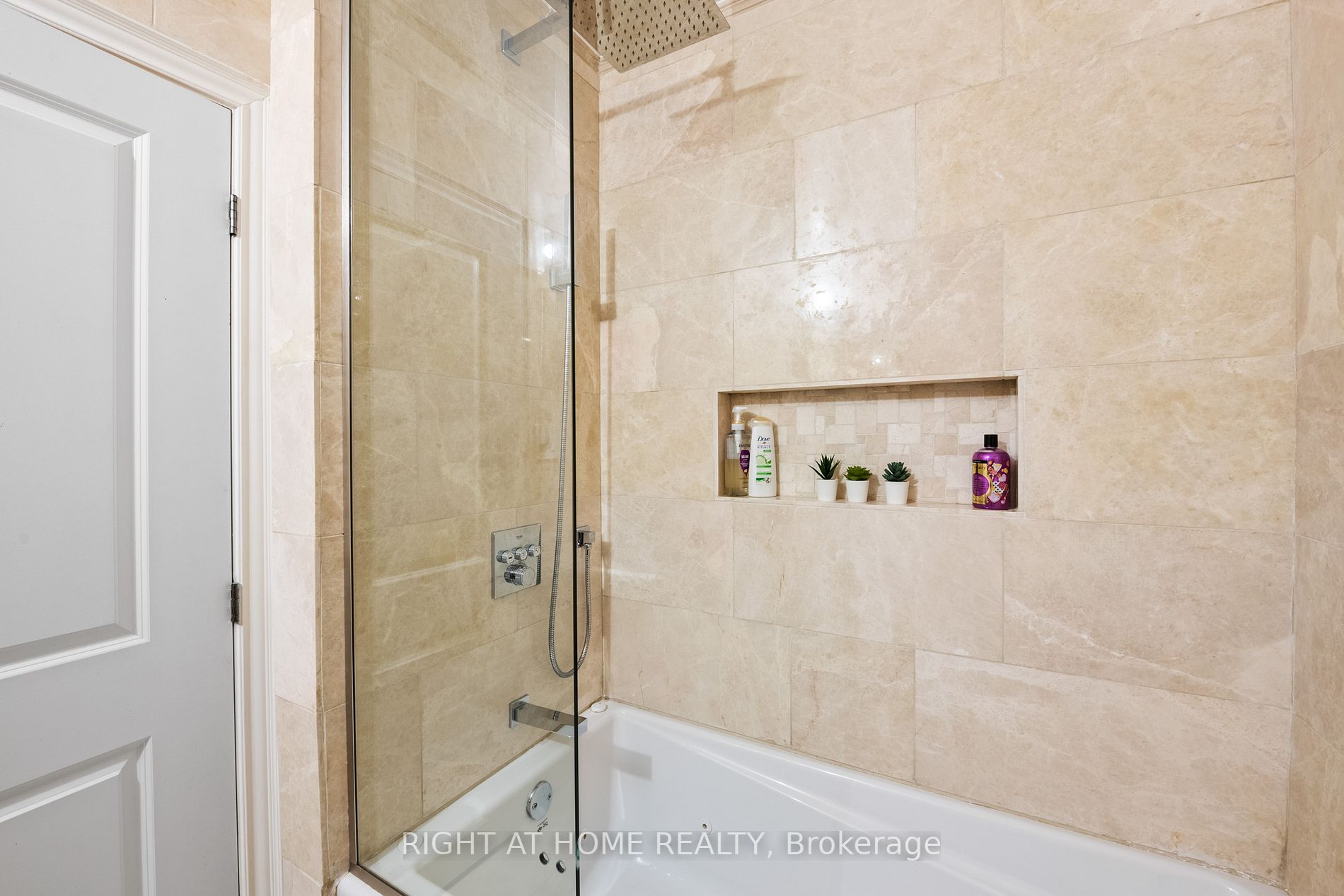 4357 W Bloor St 7