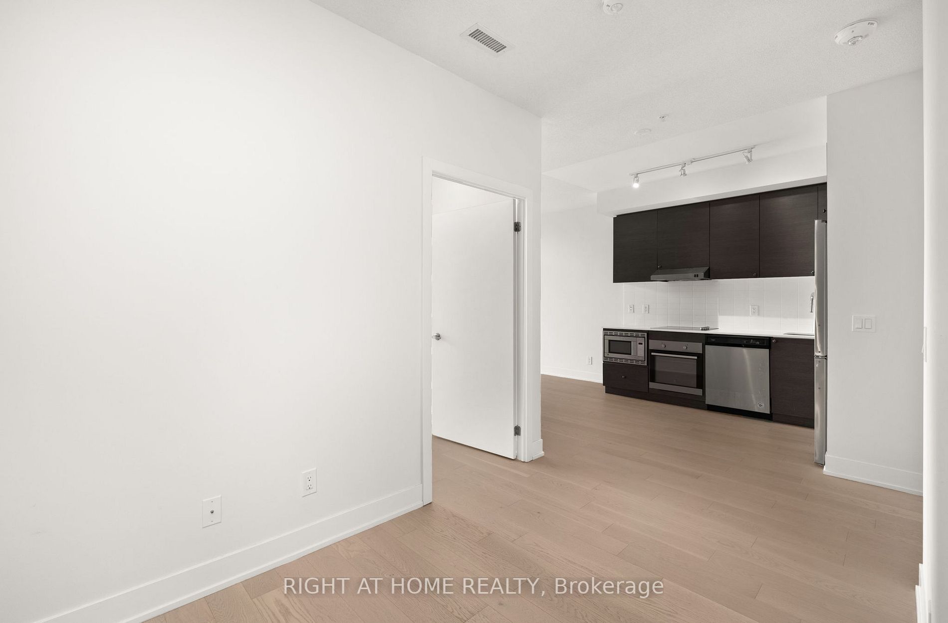 7 Kenaston Gdns 901