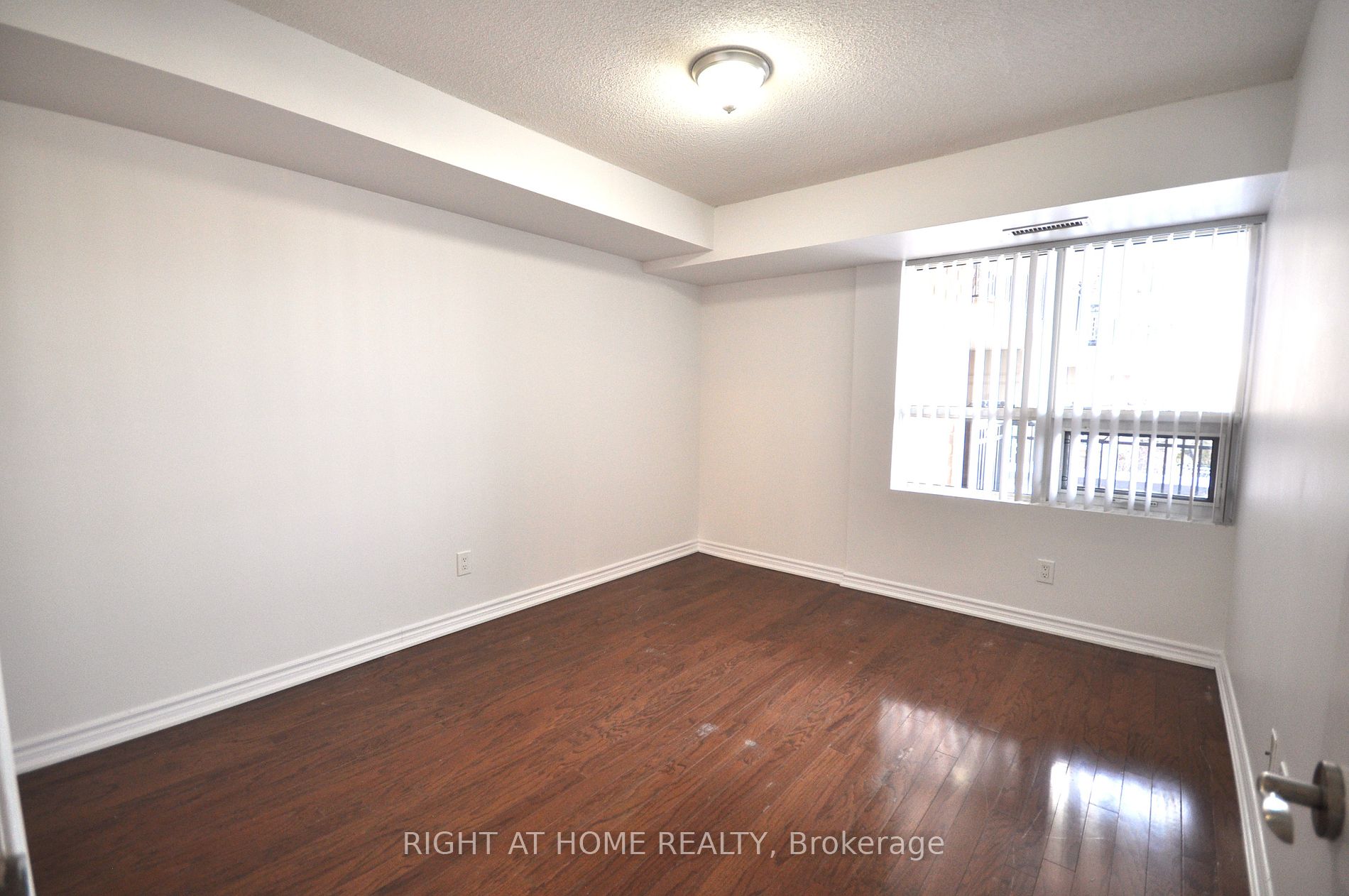 8026 Kipling Ave 201