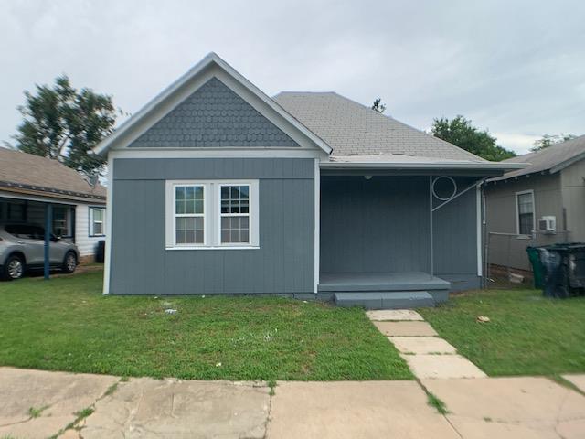 Two houses.  The front house is a 2 bed one bath property.  The back house is a 1 bed one bath.  
Large kitchens. Fenced back yard. Plenty of storage. Washer and dryer hook ups.
To be sold with 2 other units which are in adjacent property (109 and 111 SW 23), MLS number .  
Listing broker owns the property.