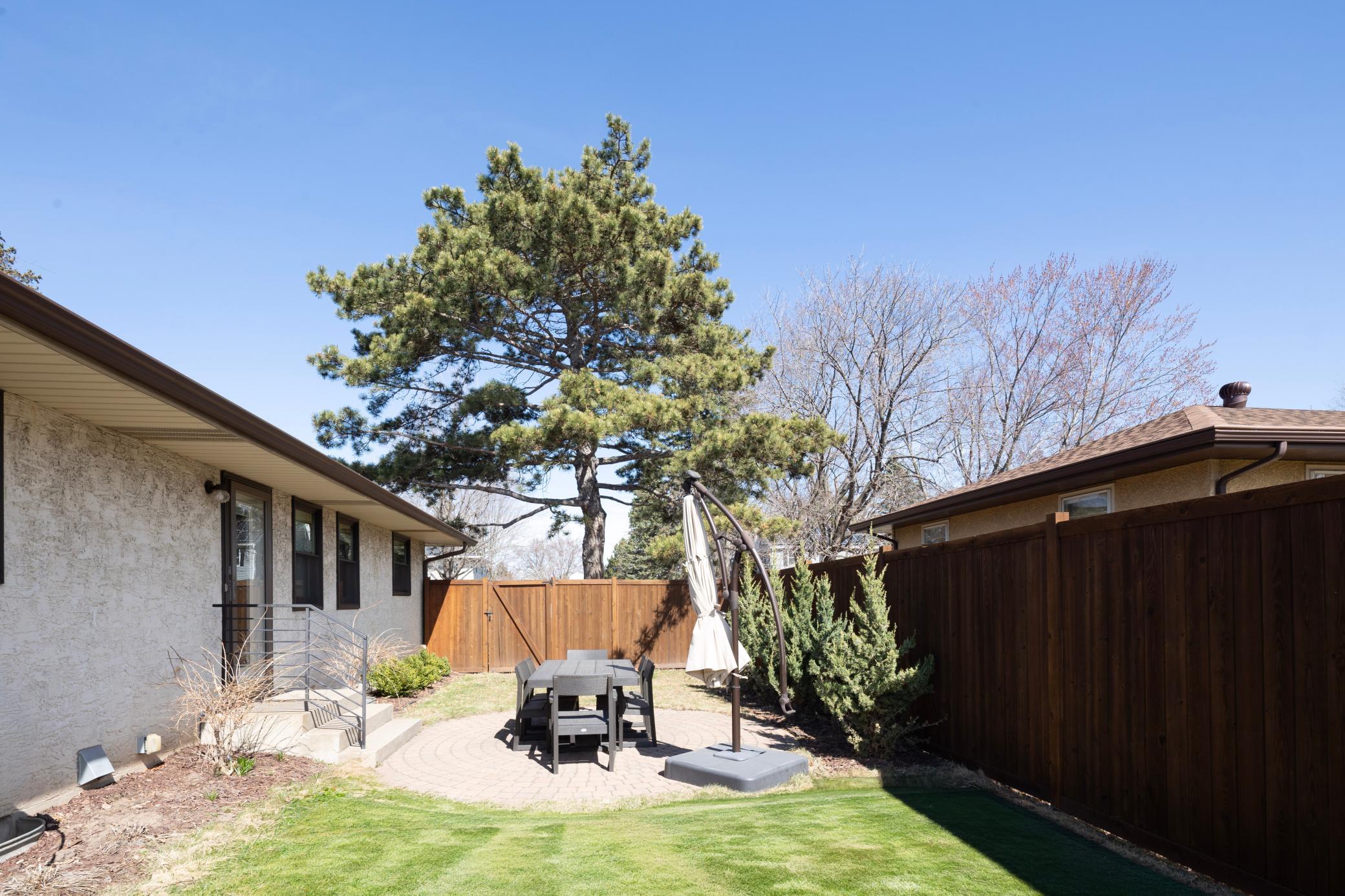 2420 Dunlap Street N