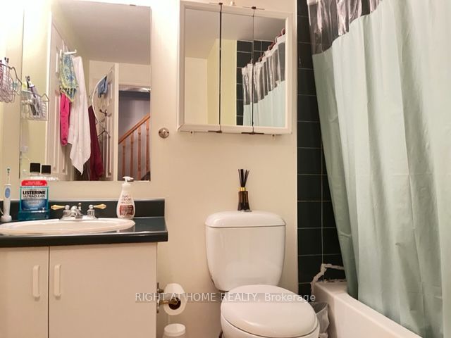 80 Strathaven Dr 25