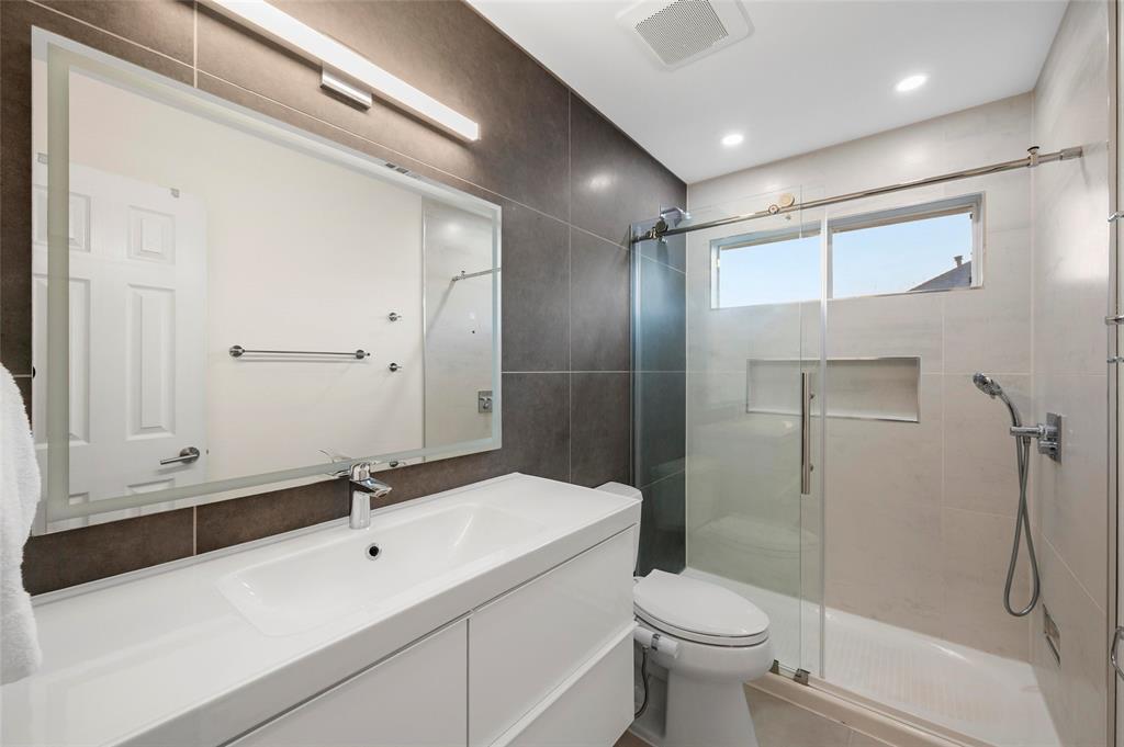 1819 Sandalwood Lane