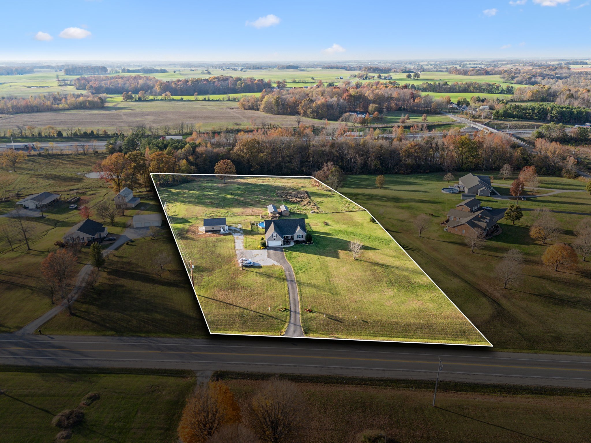 5881 Highway 31 W