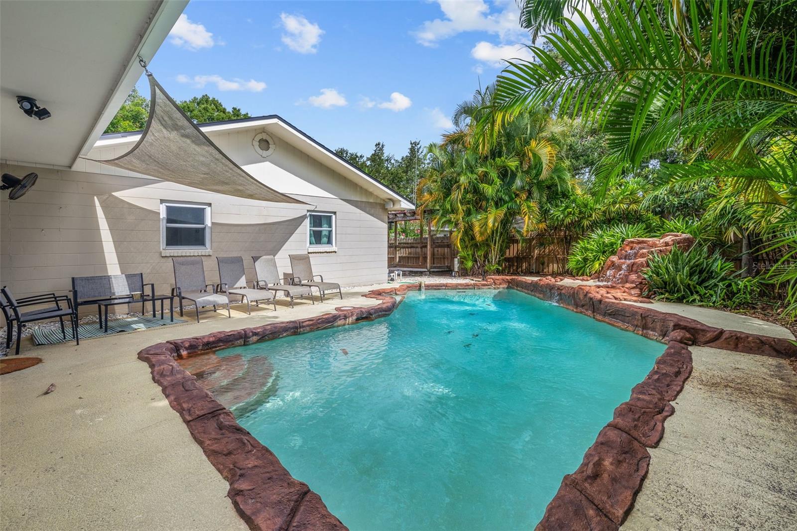 3913 W Eden Roc Circle