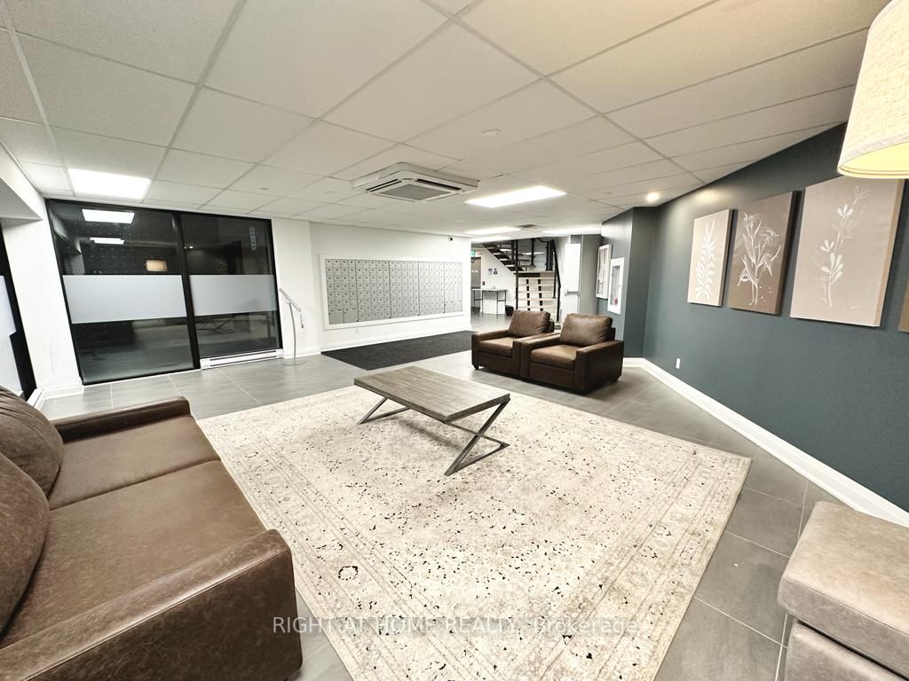 1 Falaise Rd 302