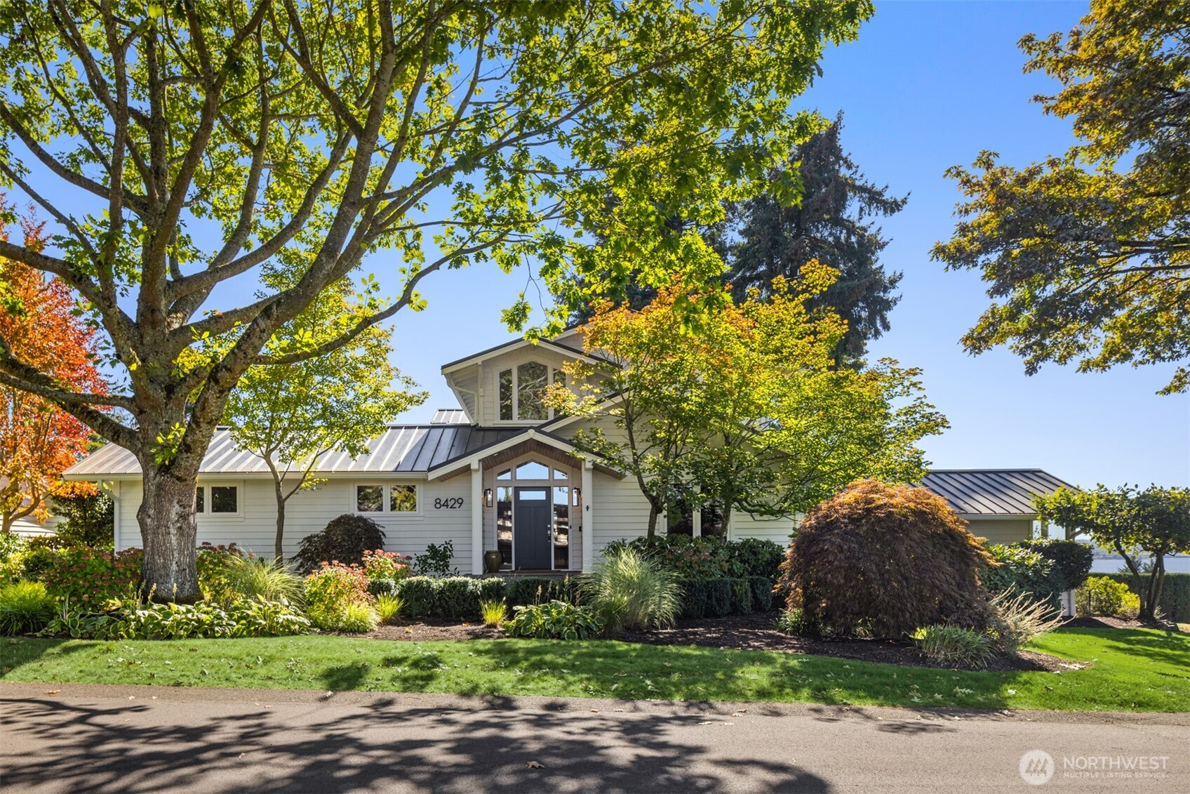 Medina - 8429 NE 7th Street