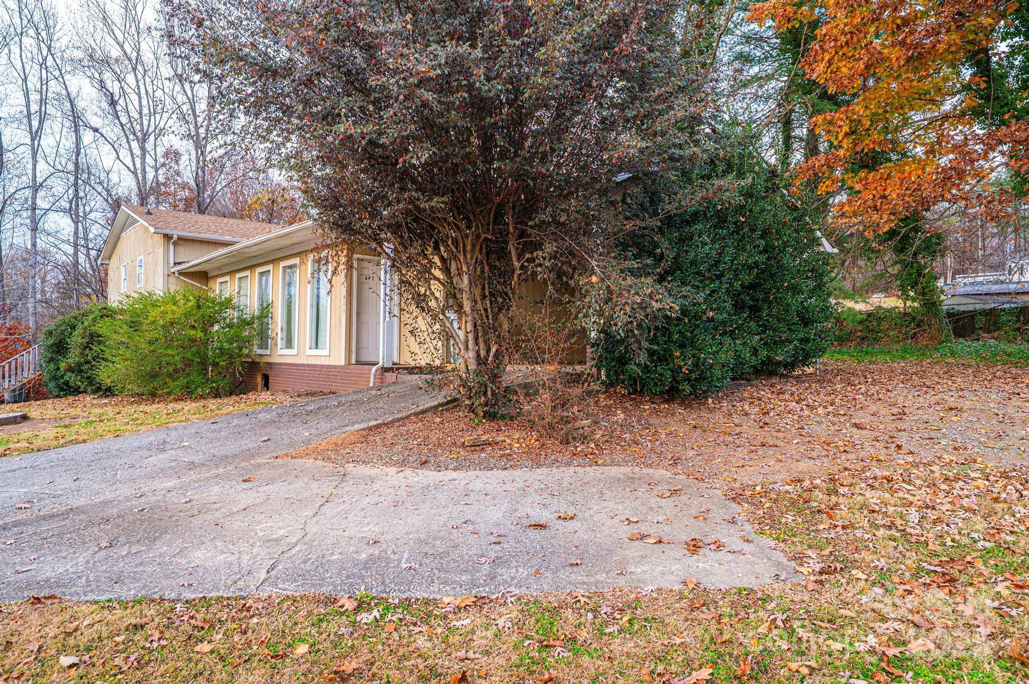 711 Meredith Court SW