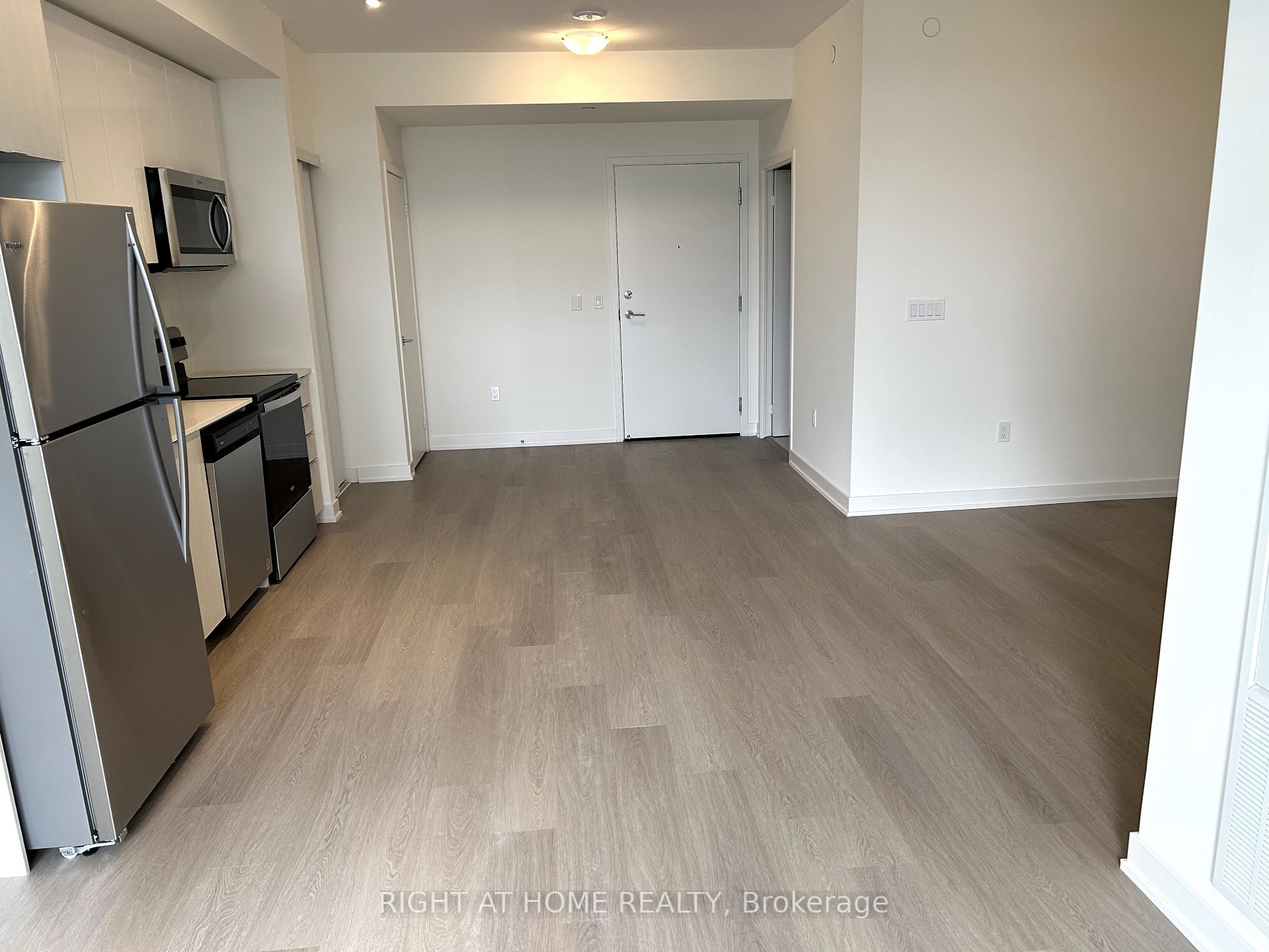 859 The Queensway N/A 311