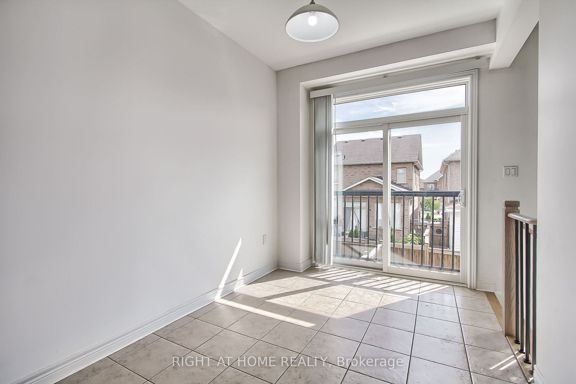 63 Paper Mills Cres