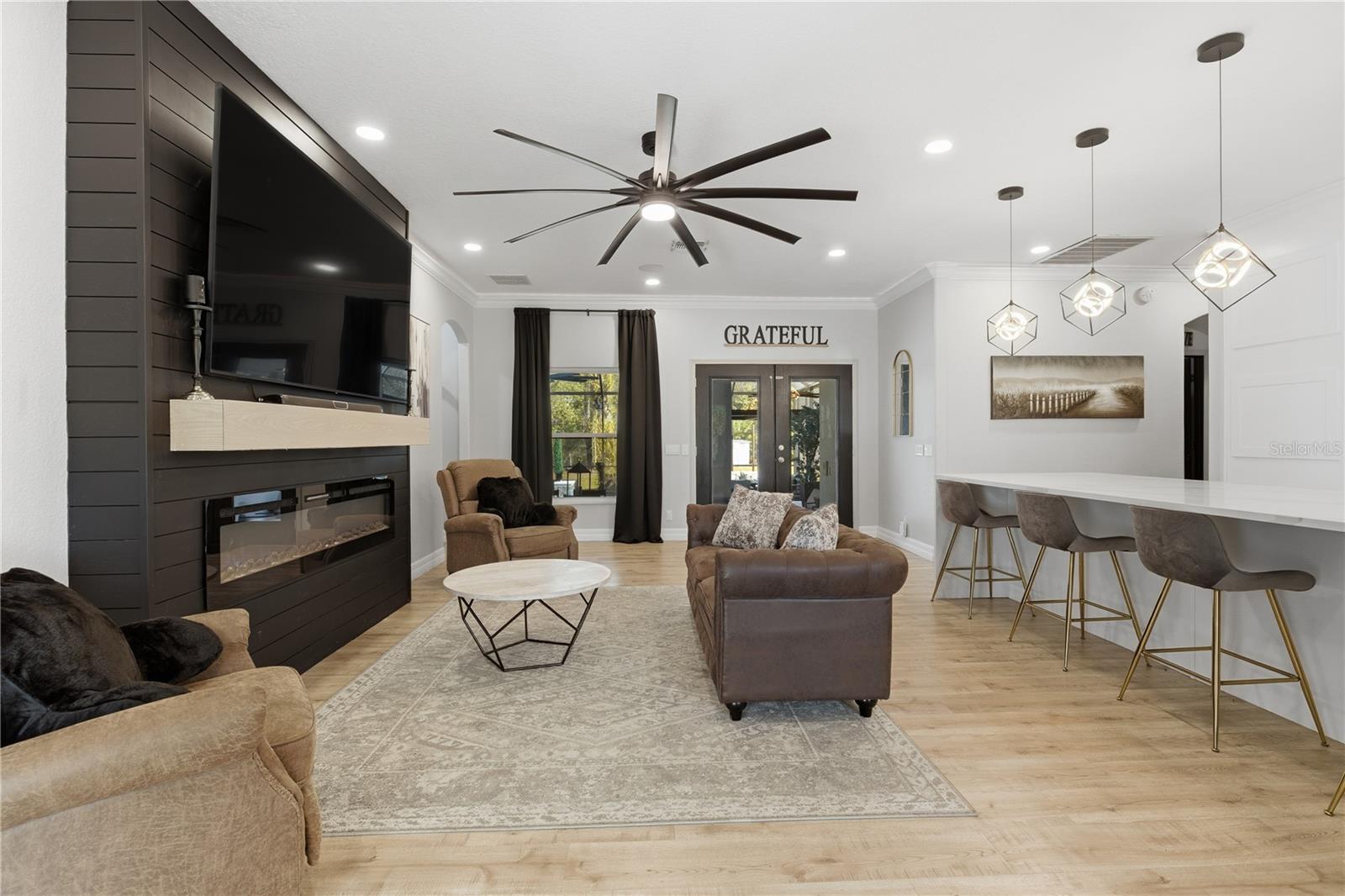 4575 Lake Shore Drive