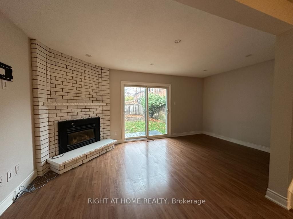 365 Tailfeather Cres 28