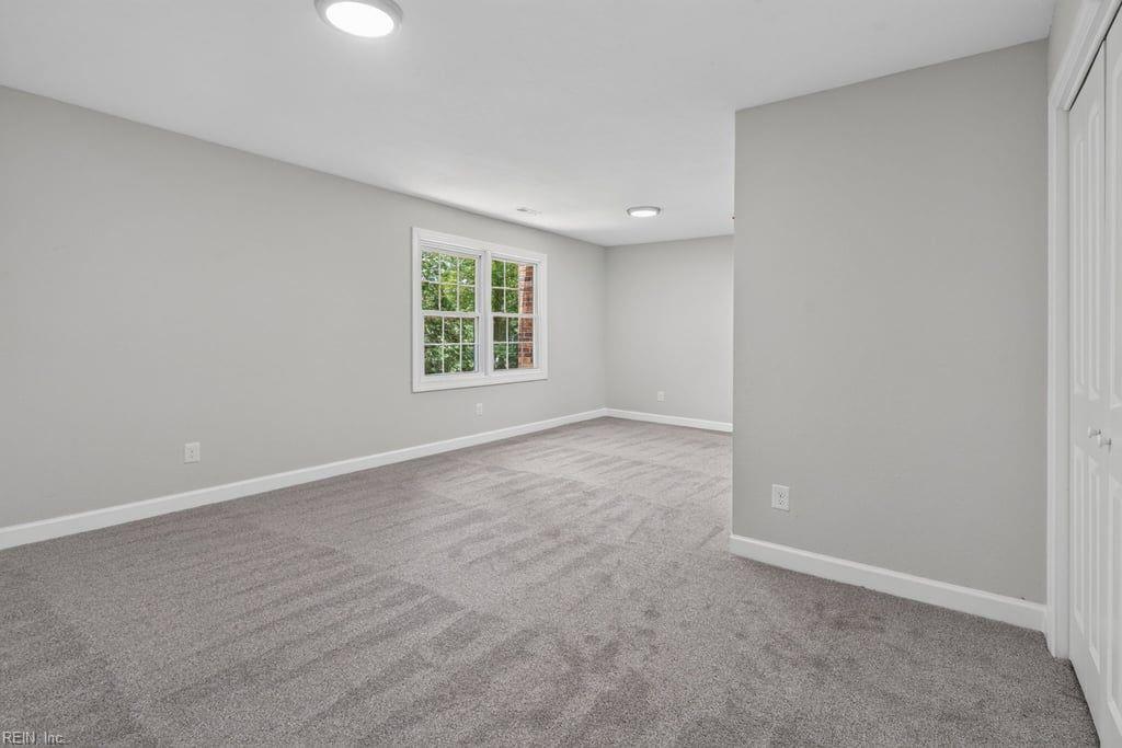 112 W Rexford Drive