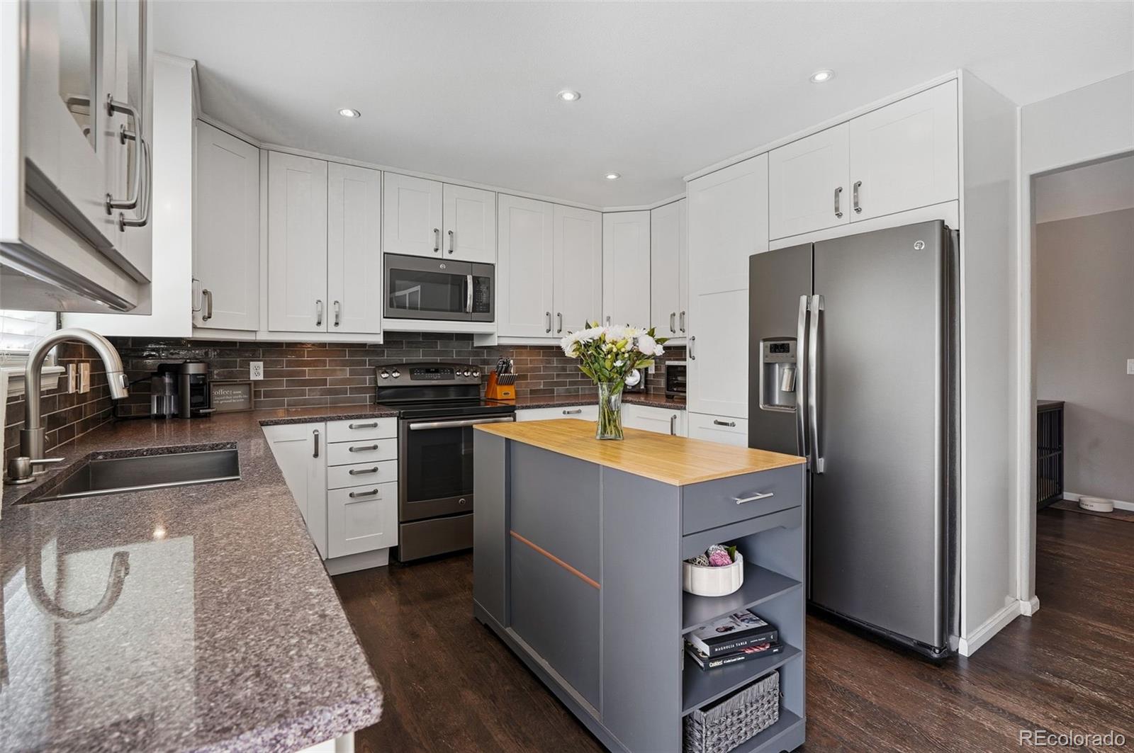 9577 High Cliffe Street