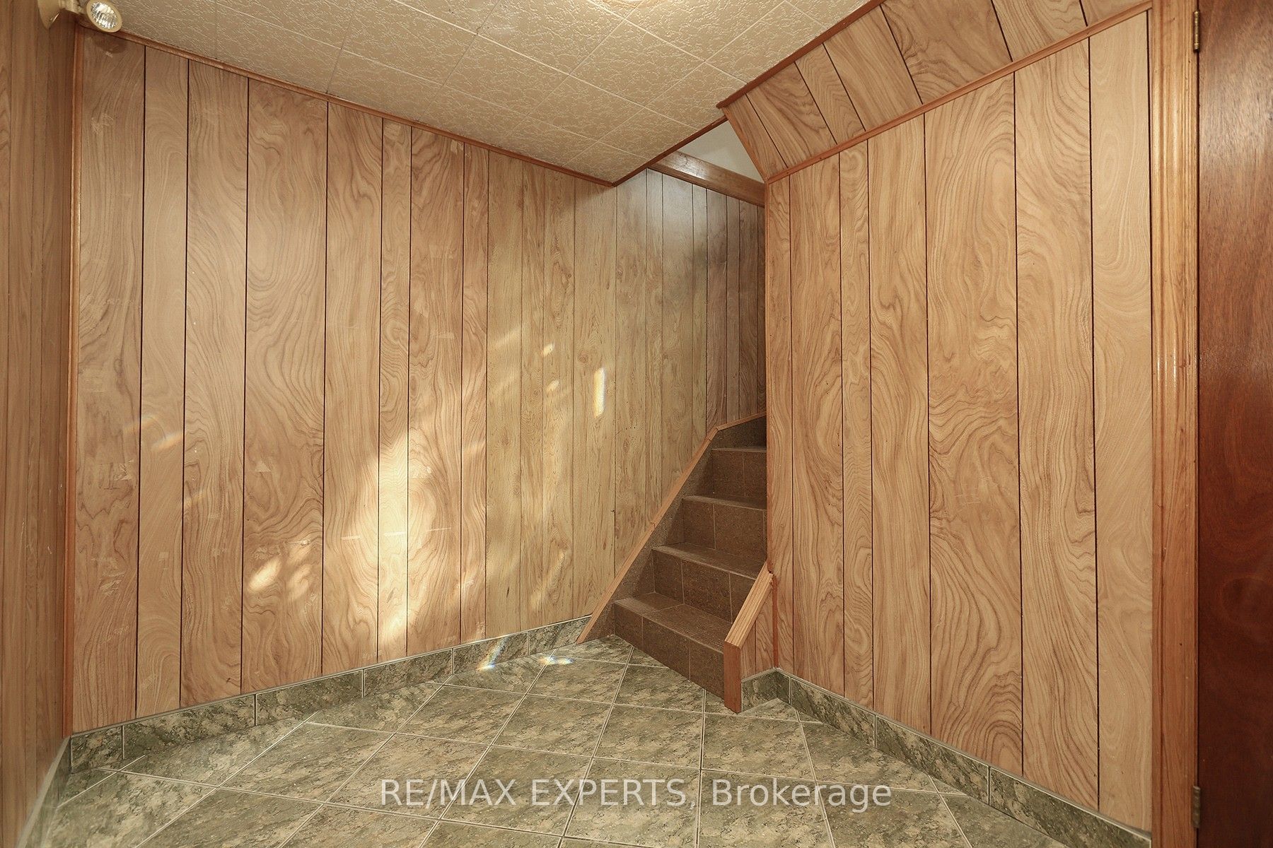 100 North Carson St UPPER