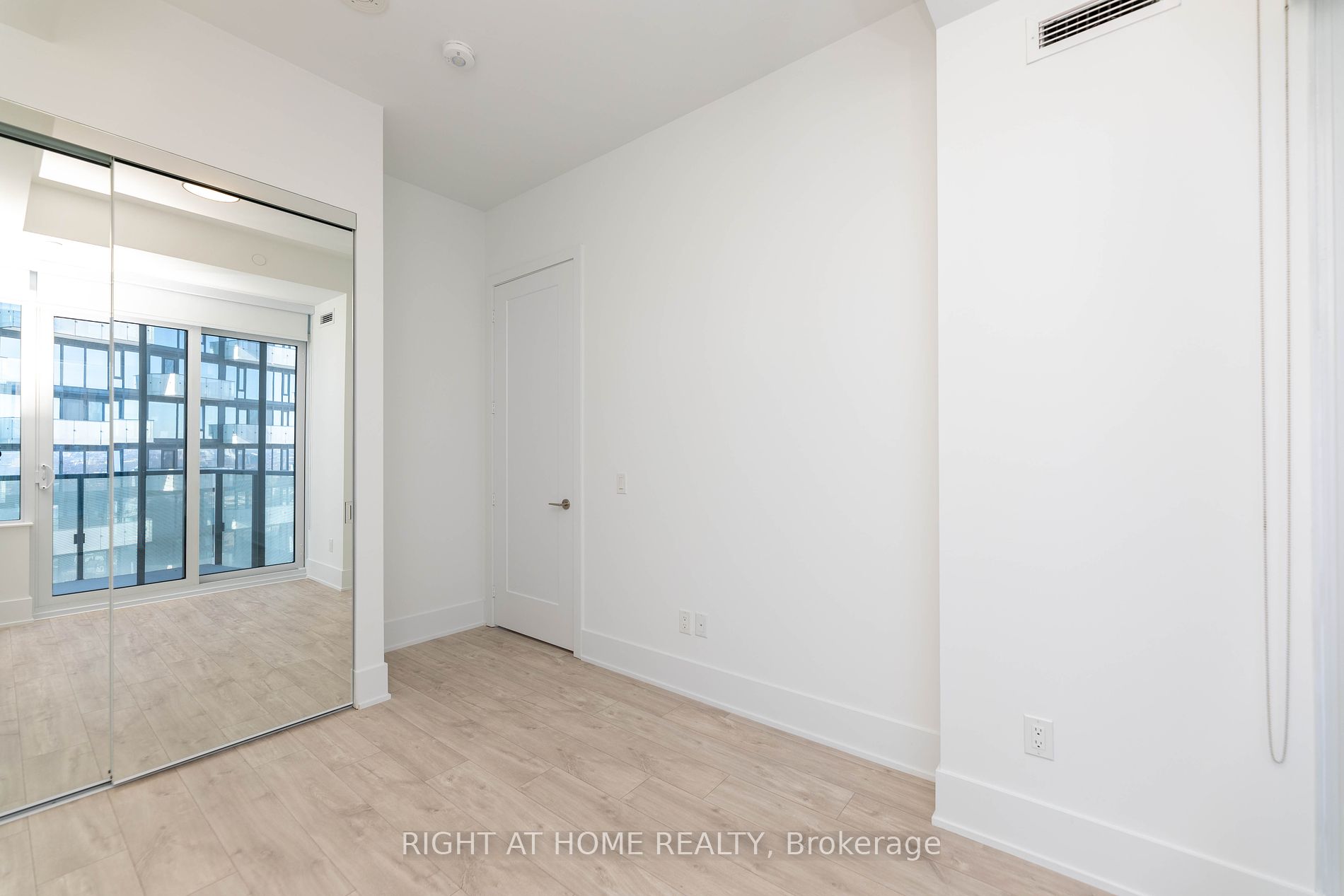 470 W Front St 2709