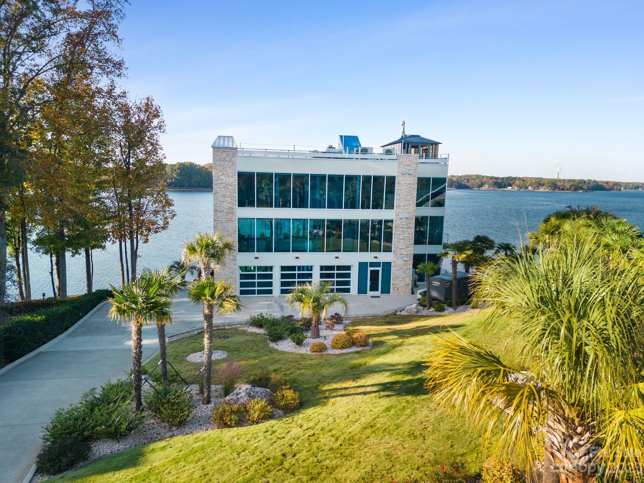 8776 Harbor Circle
