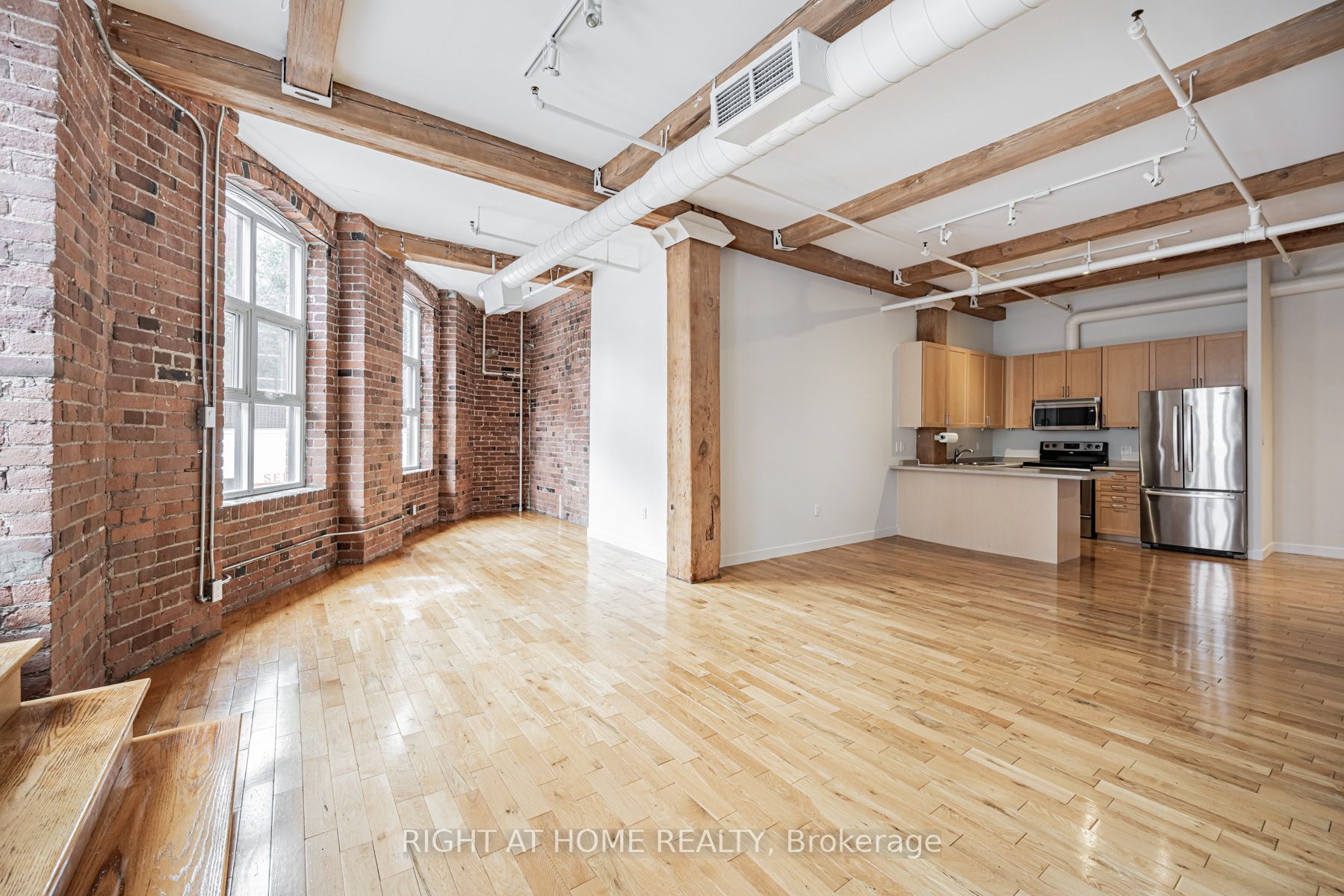 90 Sherbourne St 205