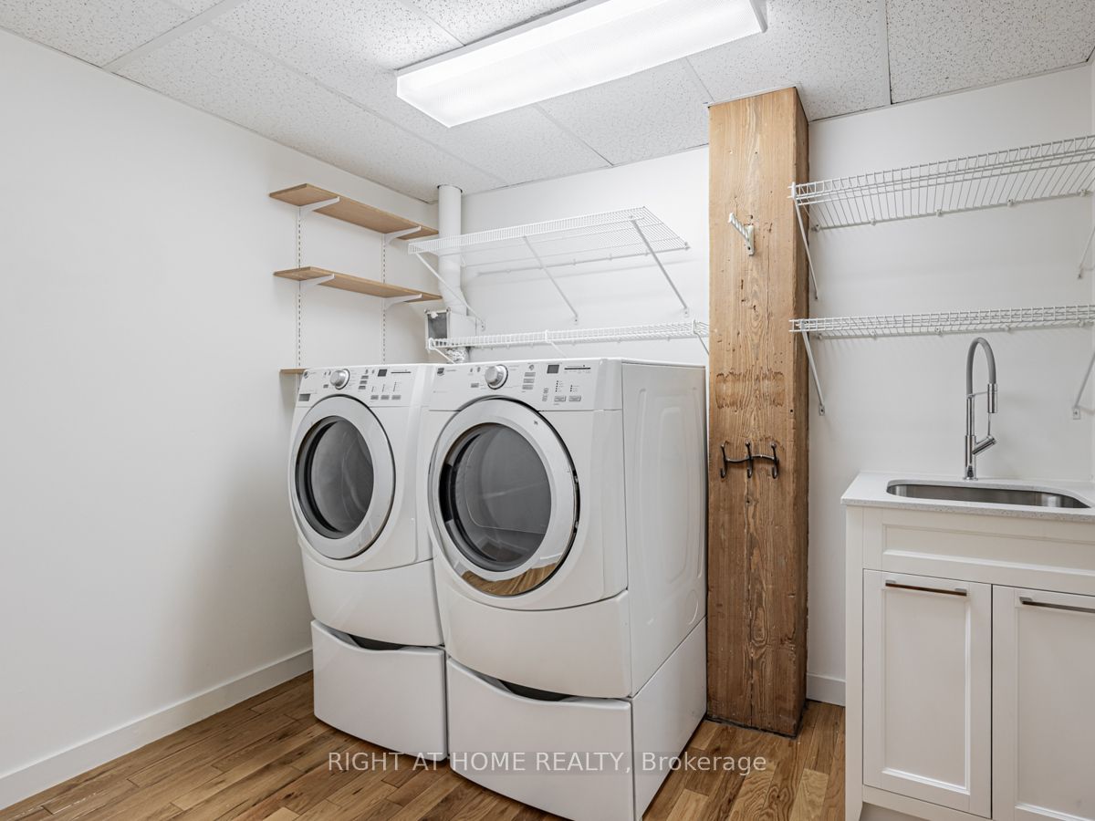90 Sherbourne St 205