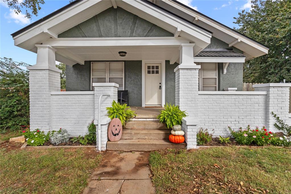 588 N Arapaho Avenue