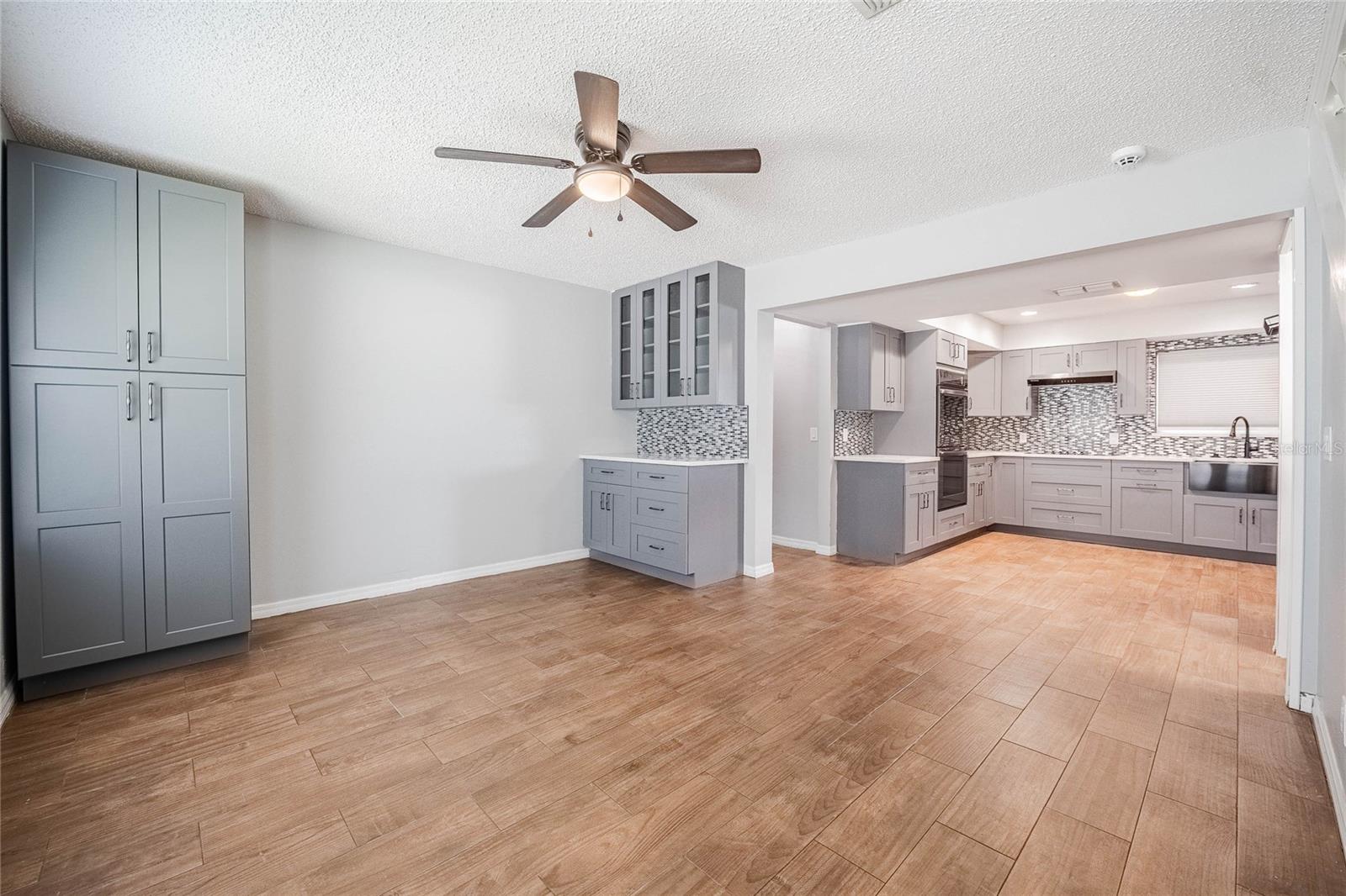 252 W Brookins Avenue