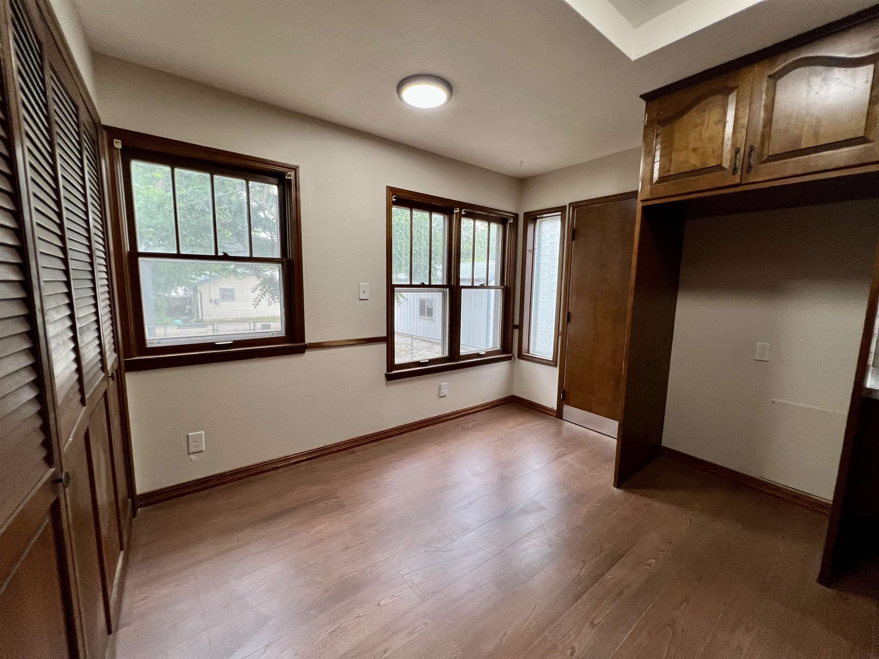 215 N 3rd