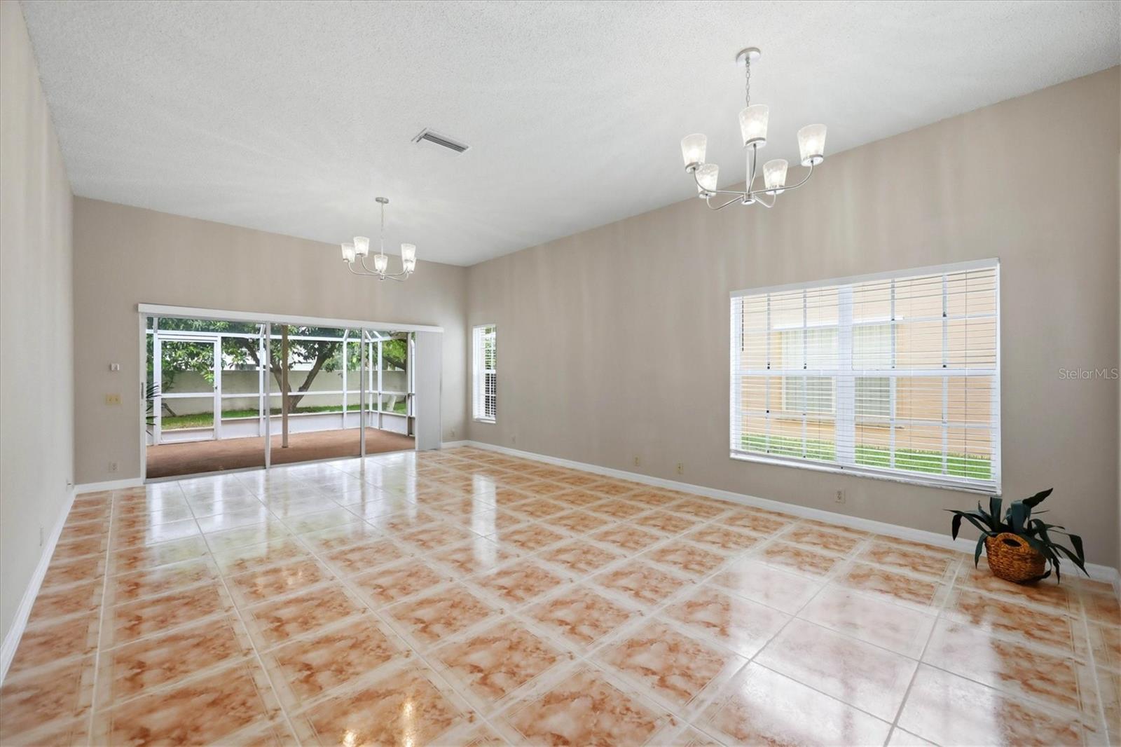 4738 Dundee Drive