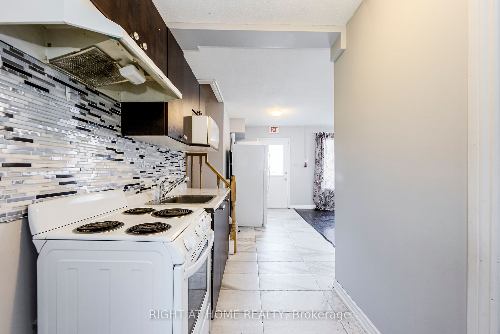 1715 Rossland Rd Main B