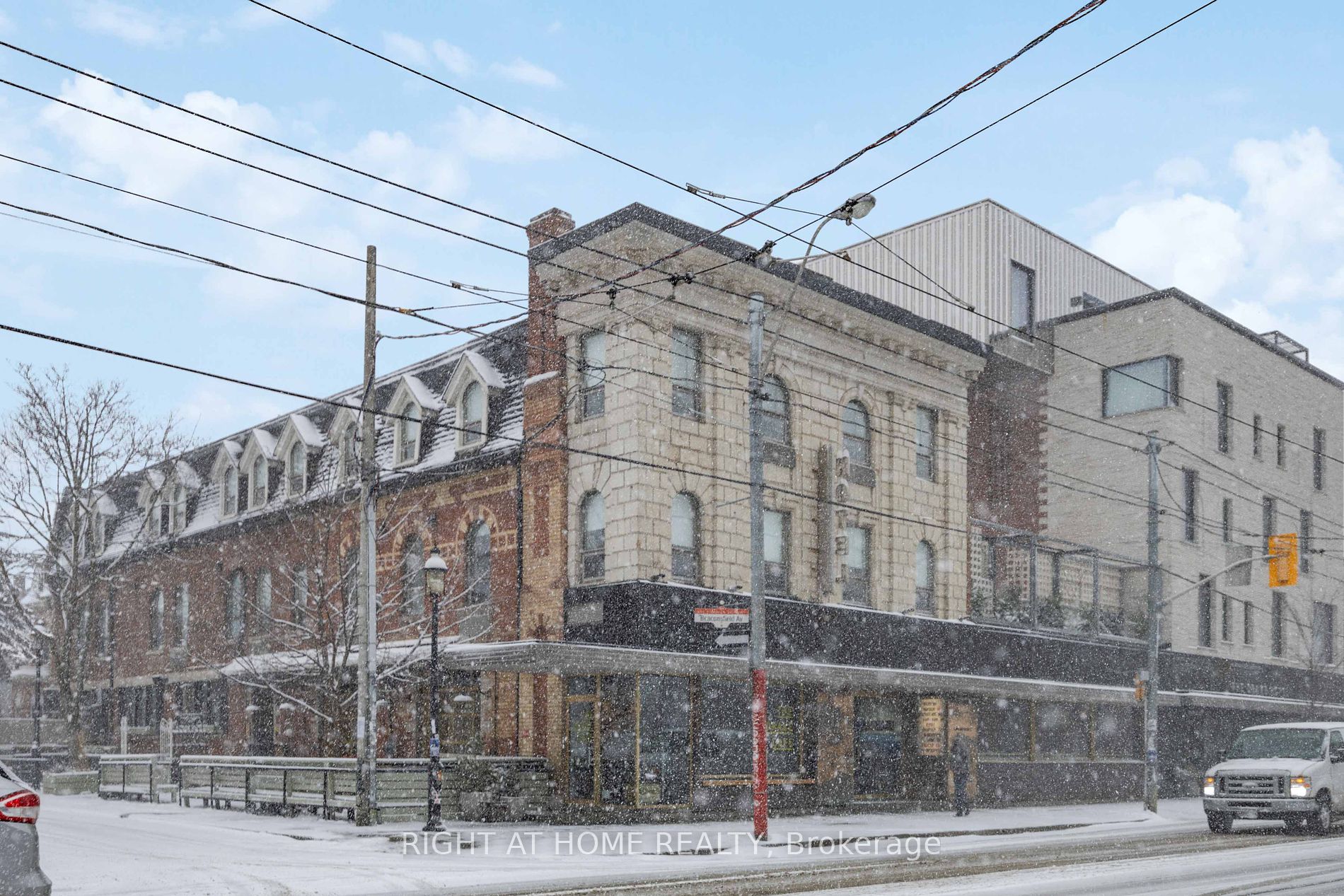 1169 W Queen St 415