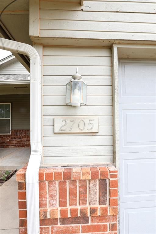 WHAT A DEAL! This energy efficient home for lease in Deer Creek Schools is better than new! The spacious open kitchen/dining w/solid surface cooktop & built in microwave includes a breakfast bar. Private master has a huge walk-in close! Better get a move on!!  It even has a circulating system that keeps the air fresh!!  Desired location.