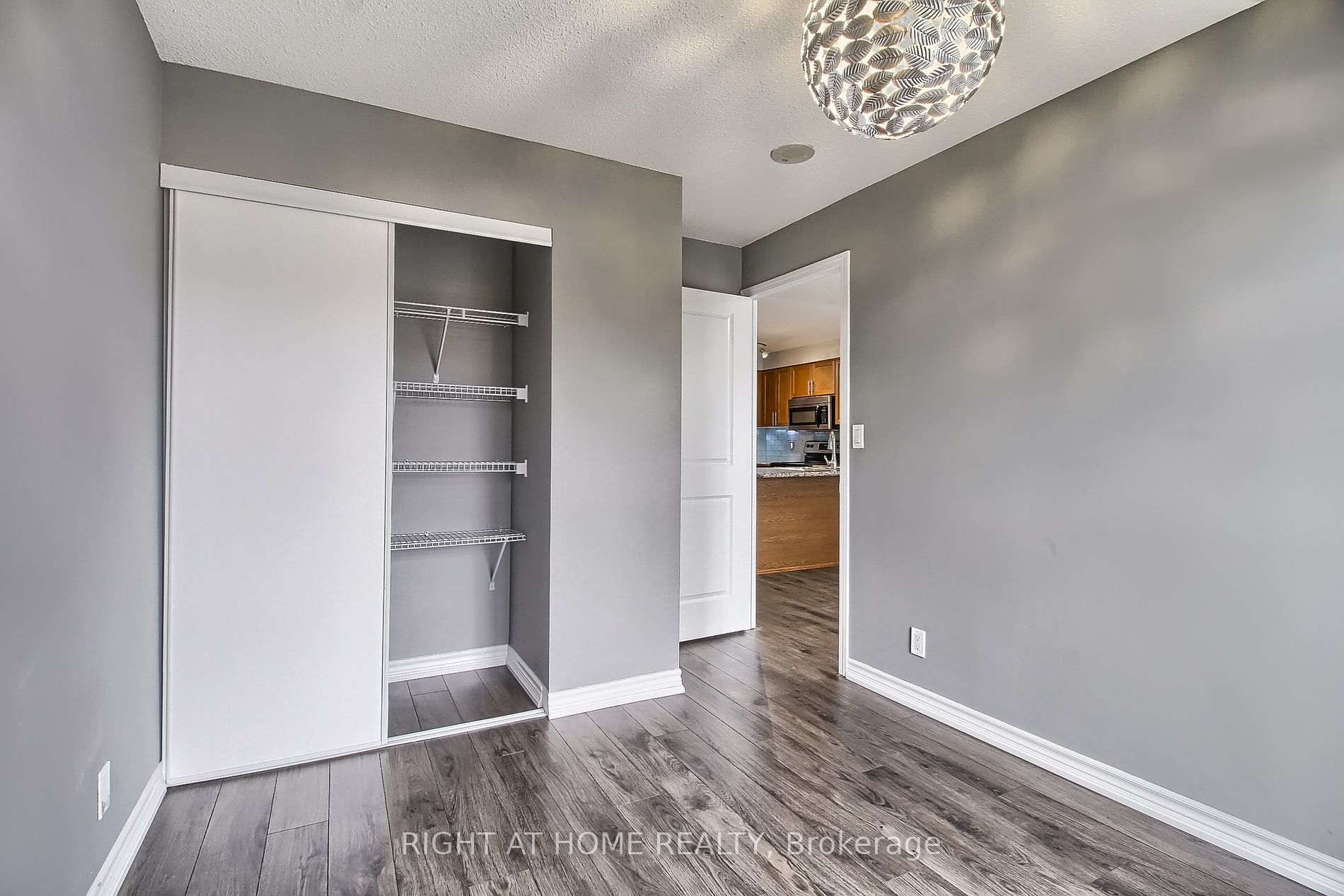 18 E Harding Blvd 223