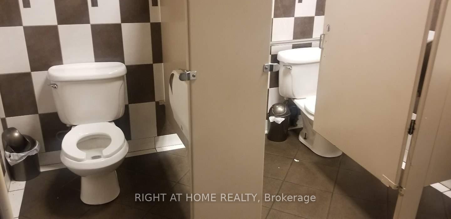 1170 W Burnhamthorpe Rd 15