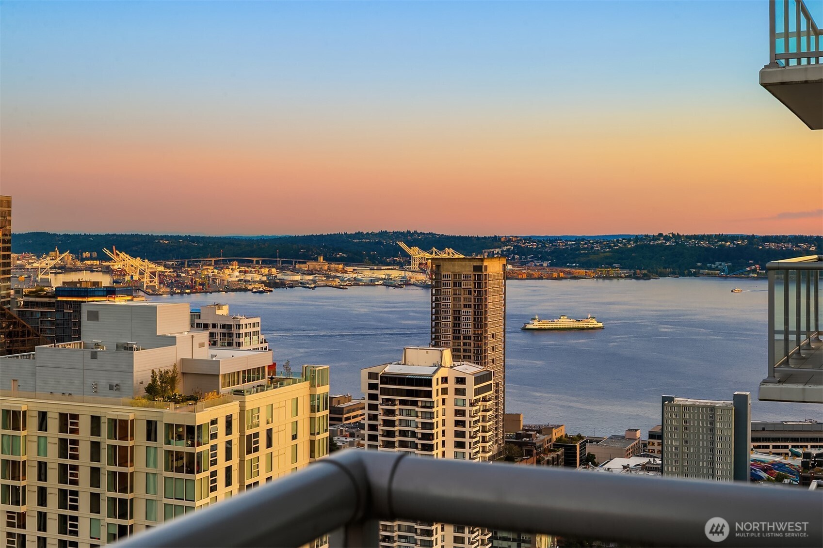 588 Bell Street #3704S, Seattle, WA 98121, listing photograph 2 of the residence