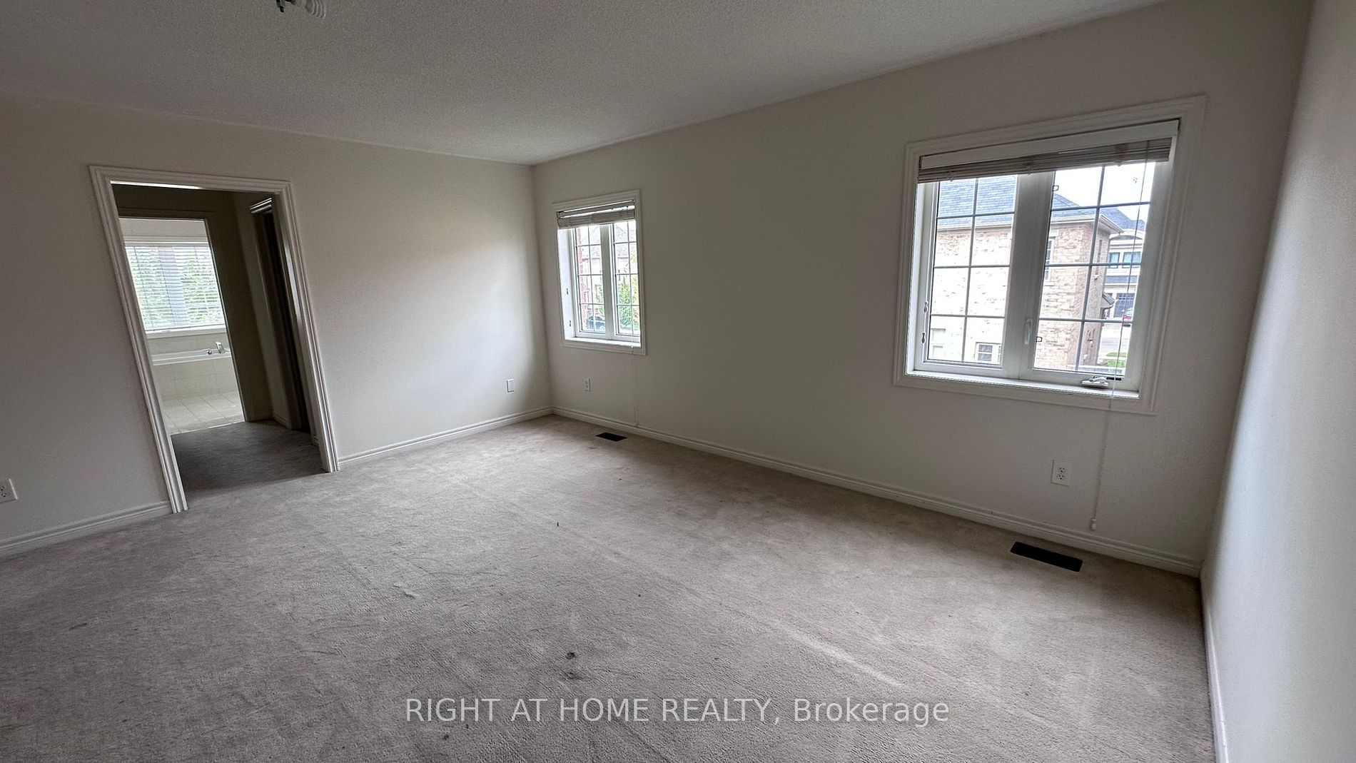3185 Larry Cres
