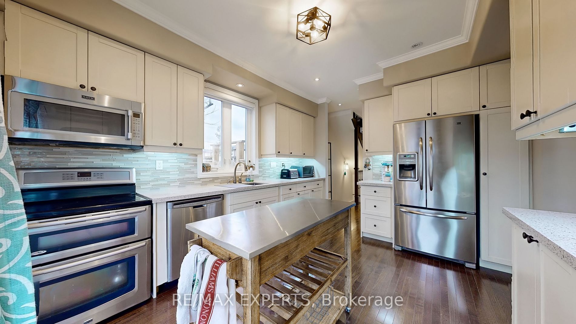 85 Laurel Ave