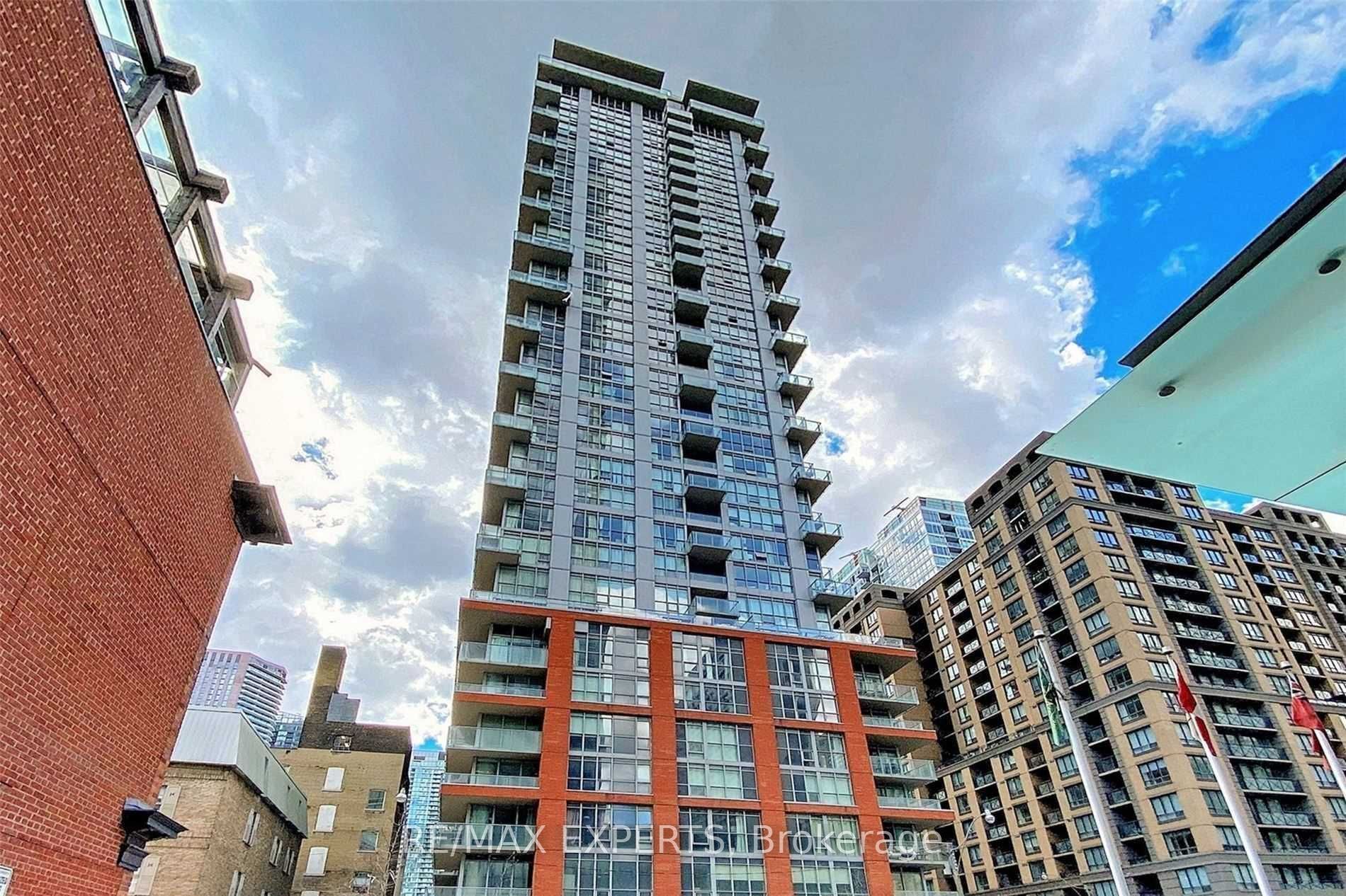 126 Simcoe St 302