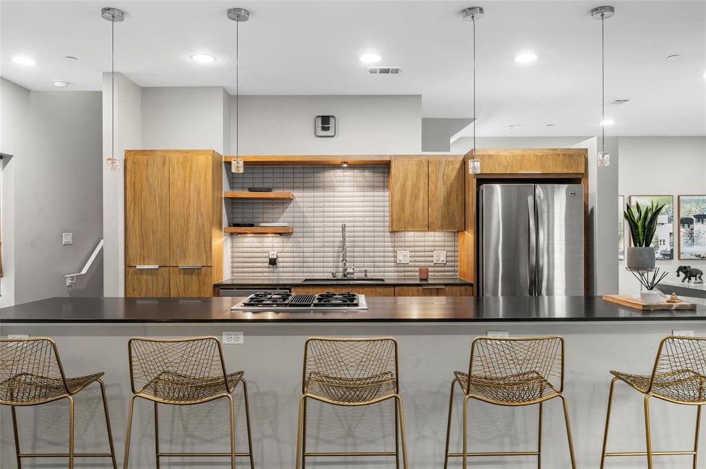 5205 Capitol Avenue 9