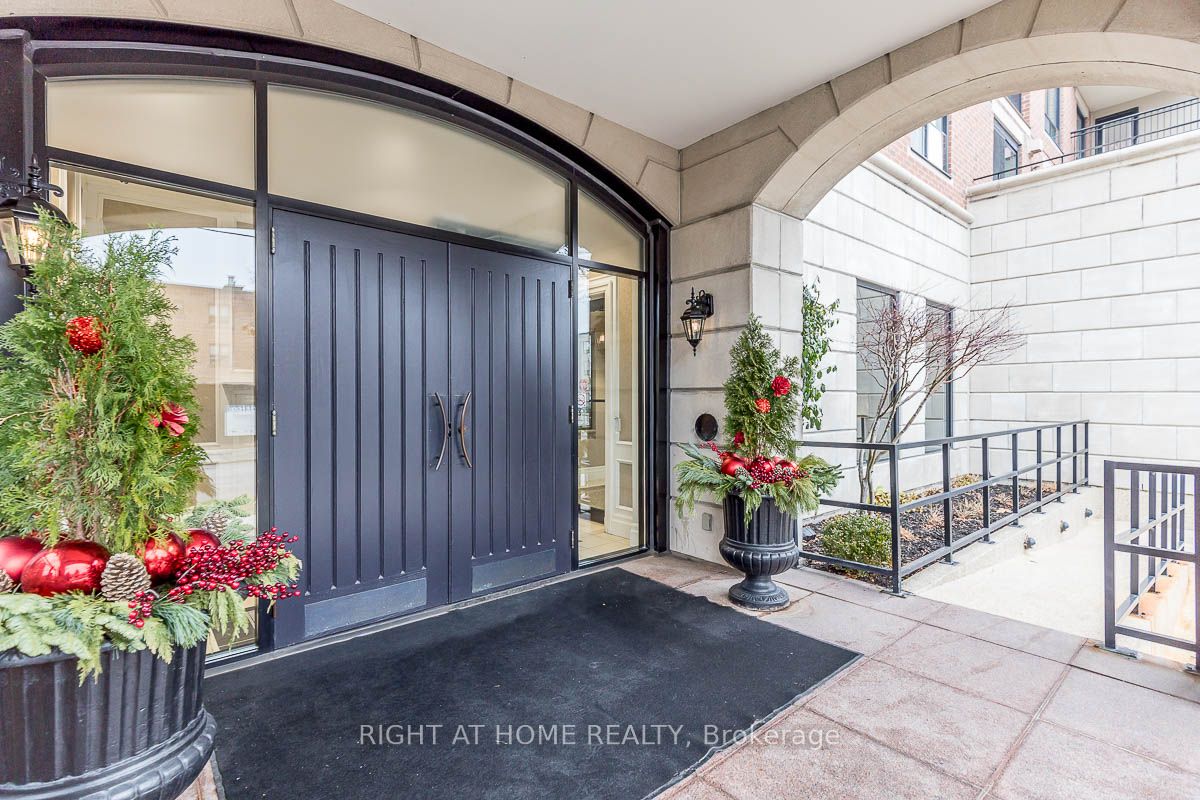 2 Alexandra Blvd 303