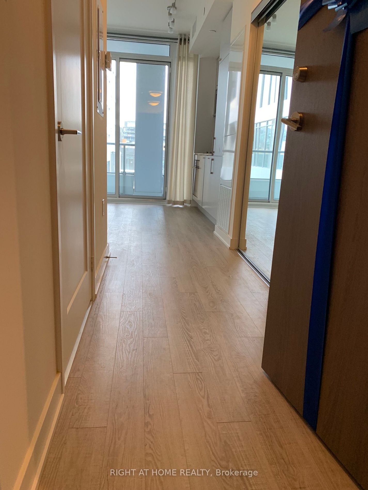 576 W Front St 1001