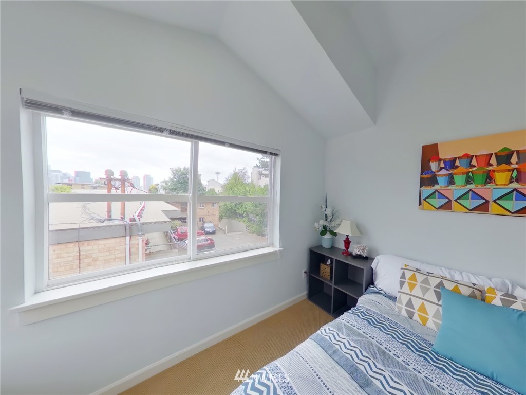 1209 Aurora Avenue N