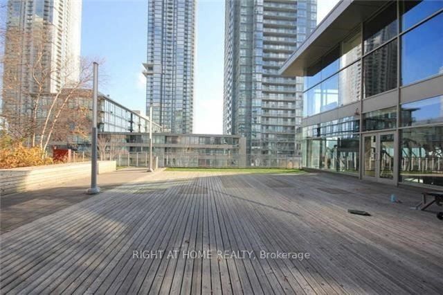 25 Telegram Mews 2105
