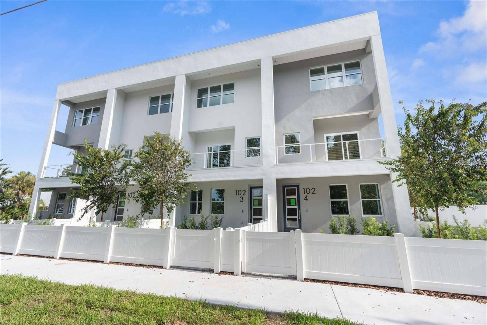102 W Adalee Street 3