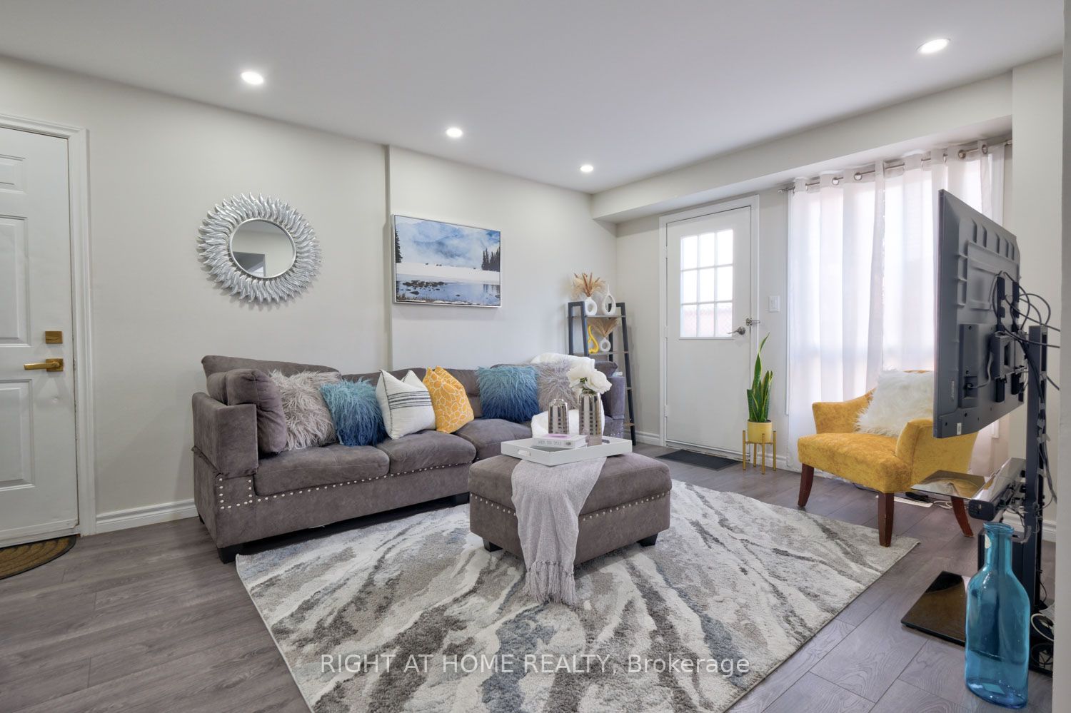 960 Glen St 68