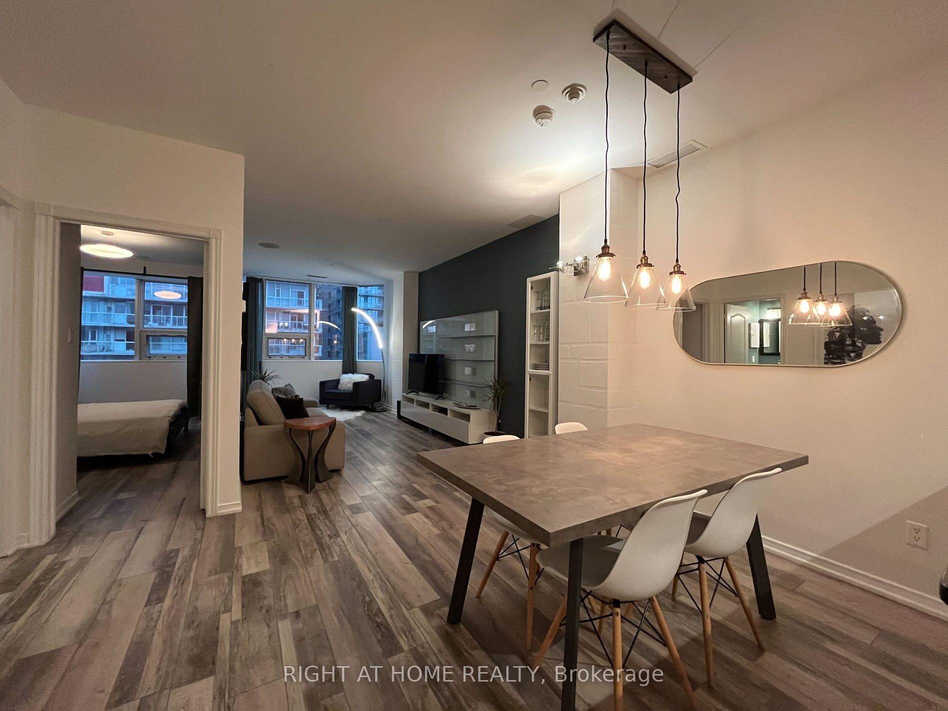 393 King St 1106
