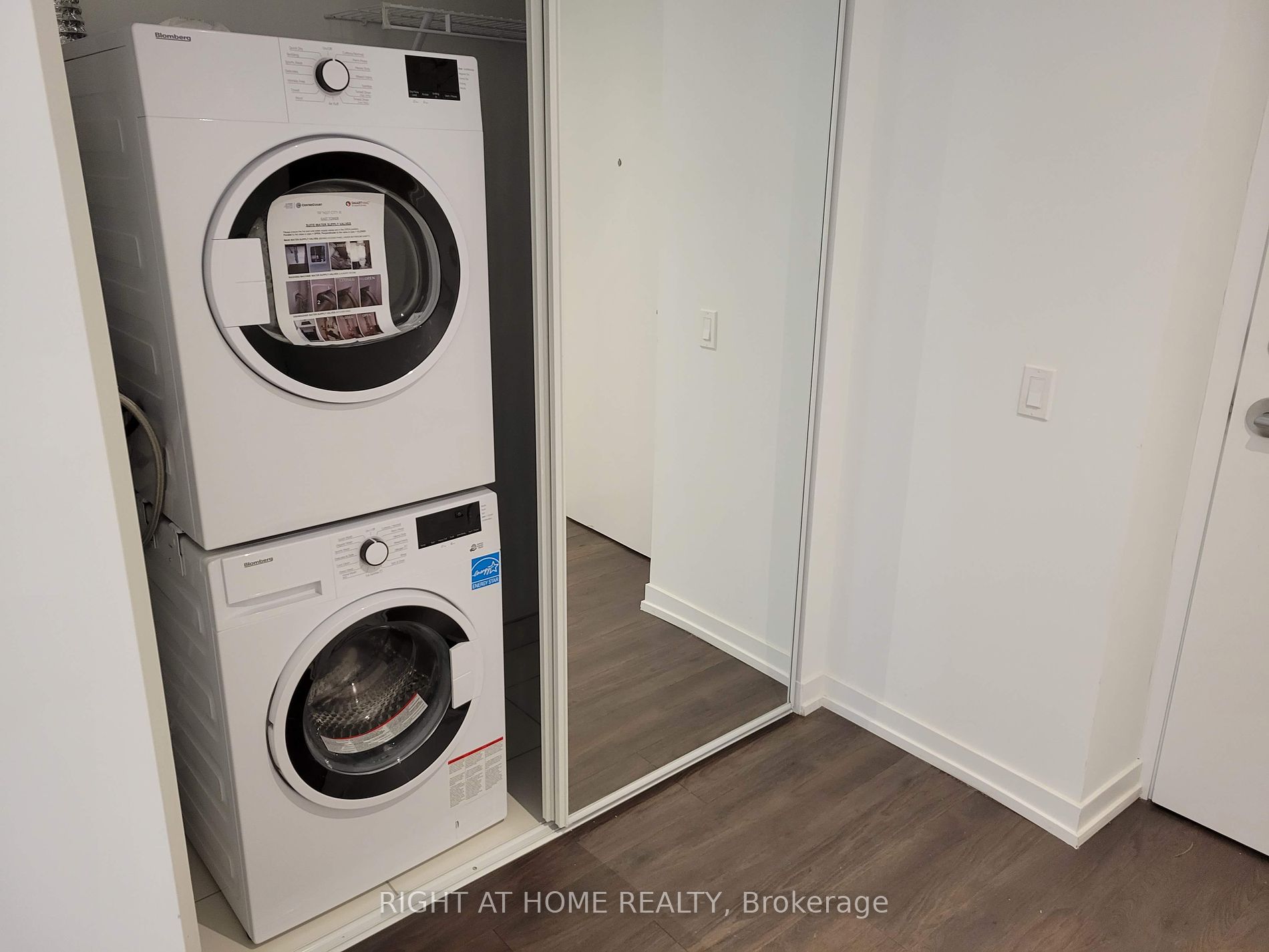 950 Portage Pkwy 6107