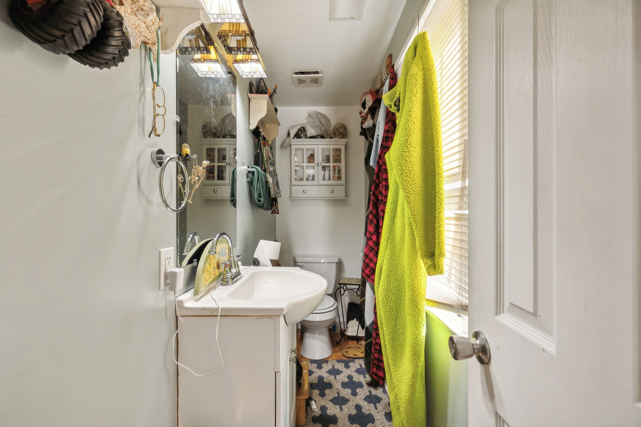 211 W Adams Ave